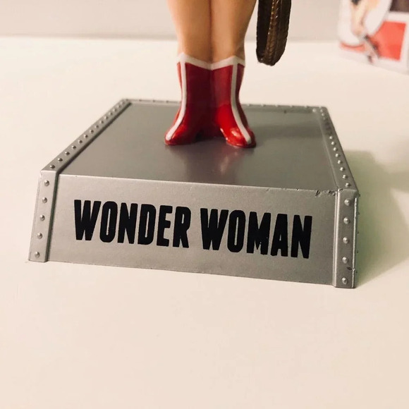 DC Universe Funko Wonder Women Wacky  Wobbler Bobble Head - Picture 12 of 16